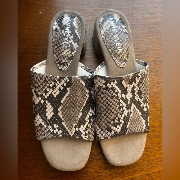 Anne Klein Sandal Size 6.5 - Picture 2 of 4